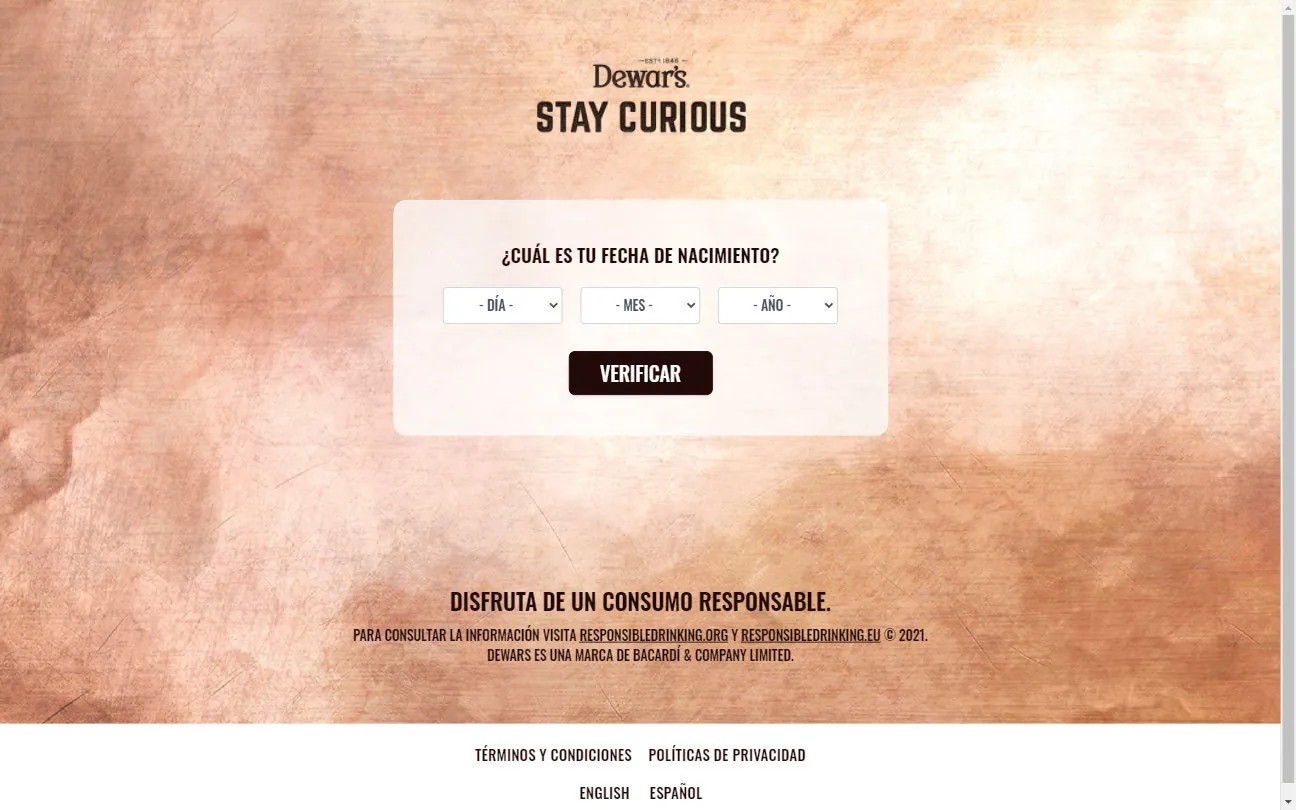 Dewar's: la pantalla de verificación de edad de Stay Curious que pide la fecha de nacimiento