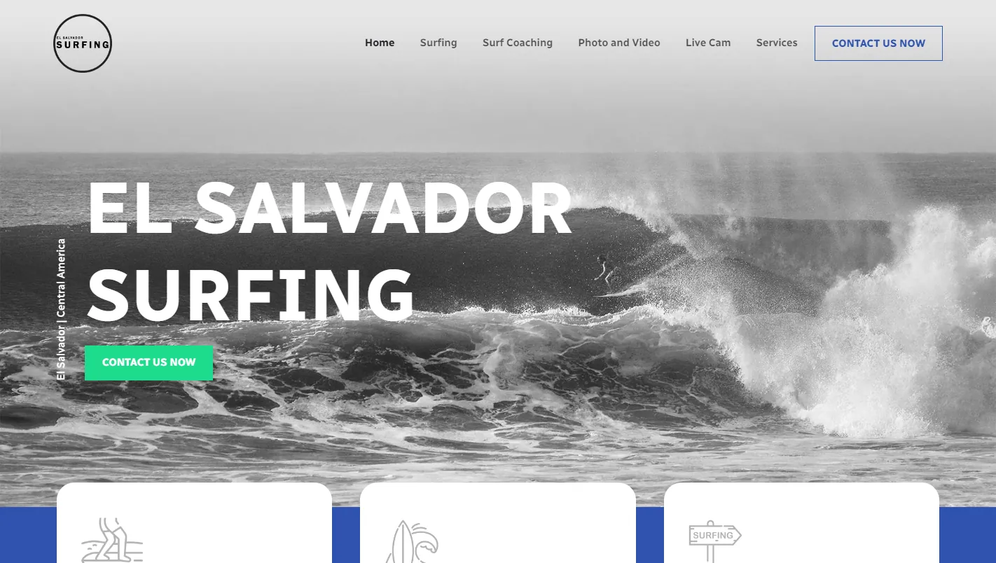 El Salvador Surfing: el encabezado de la página de inicio con una gran ola rompiendo en blanco y negro